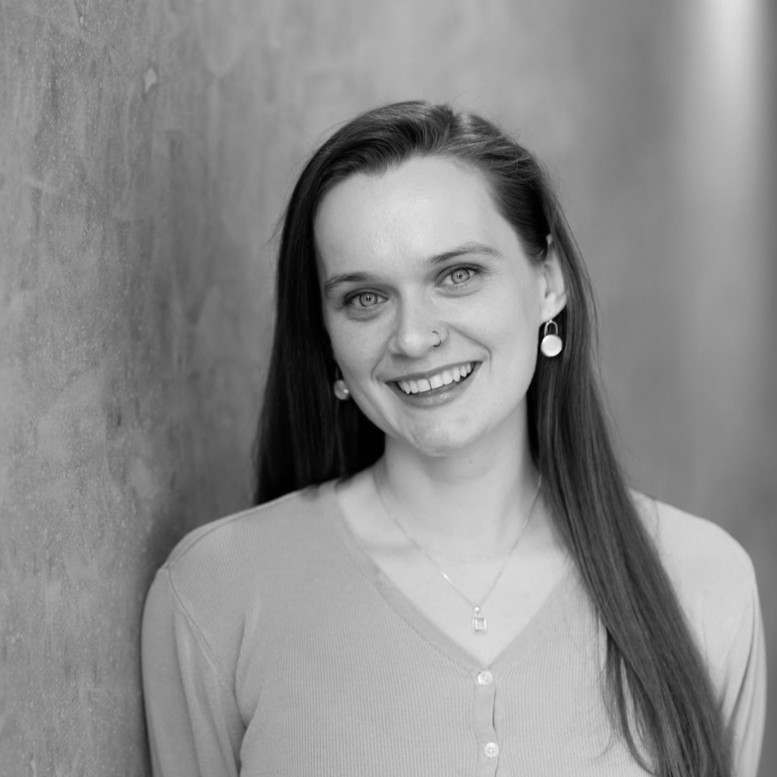 Washington State Therapist: Lucy Porter Black and White headshot of Lucy Porter