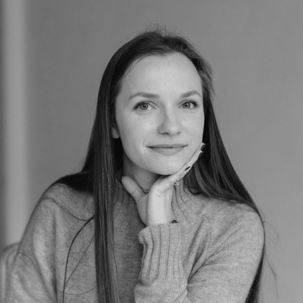 Washington State therapist: Anastasiia Bennett Black and White headshot of Anastasiia Bennett